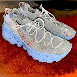 Nike Womens Space Hippie 04 size 7